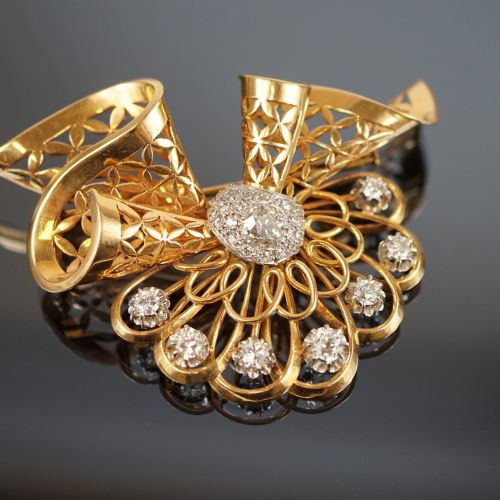 Broche en or et platine sertie de diamants.