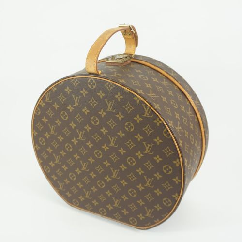 LOUIS VUITTON.